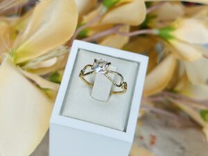 Anel solitária semijoia